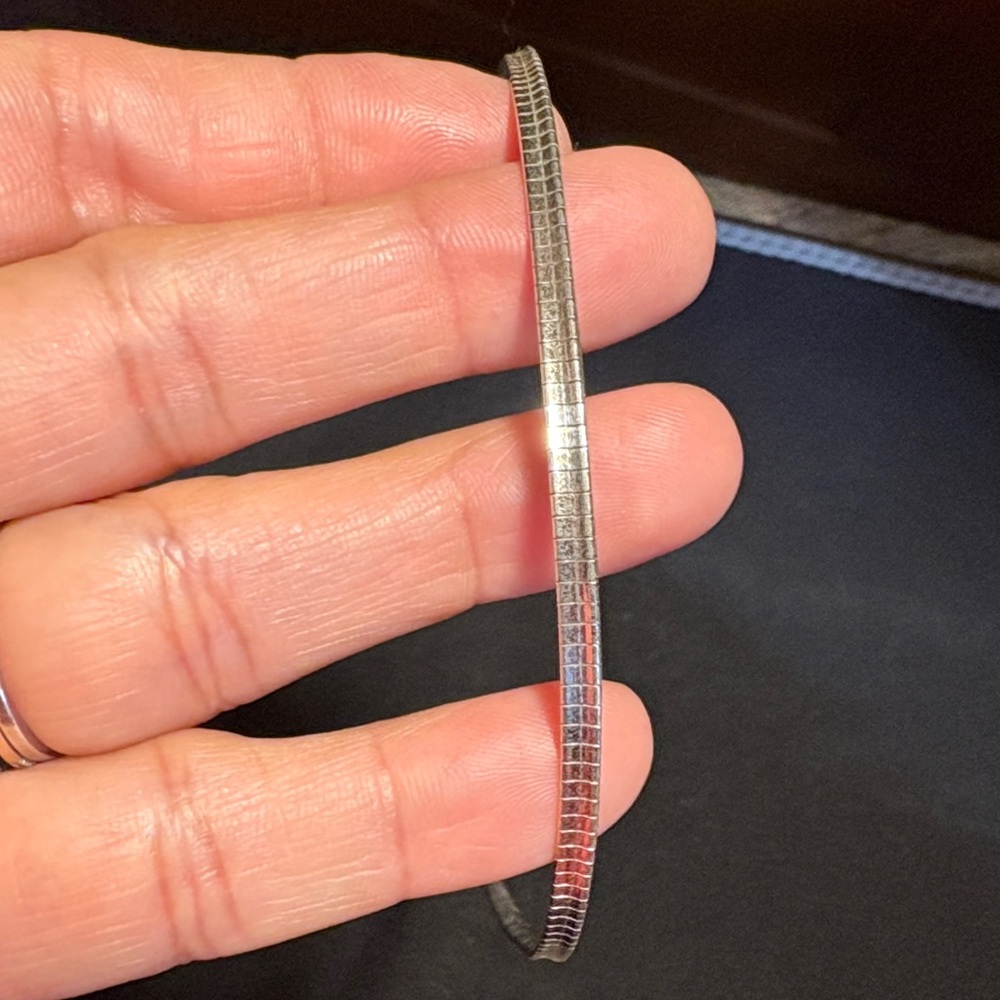 Elegant Silver Necklace - Picture 5 of 6